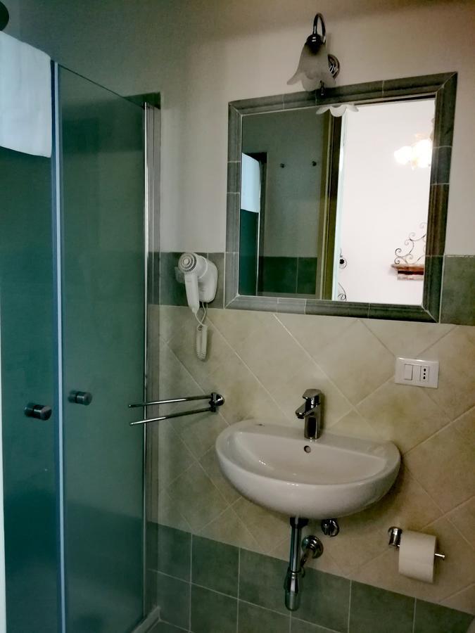 Le Rose Del Viale Hotel Palermo Eksteriør billede