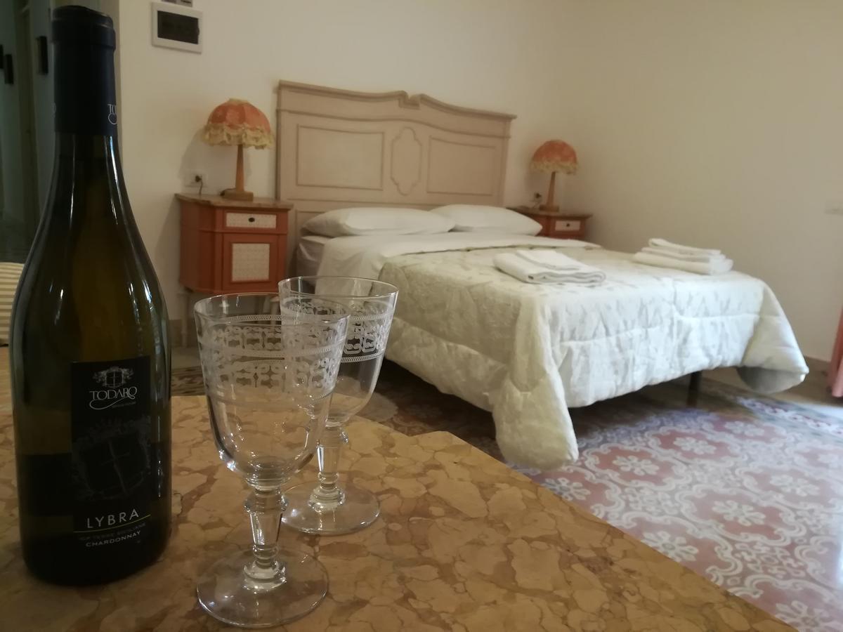 Le Rose Del Viale Hotel Palermo Eksteriør billede