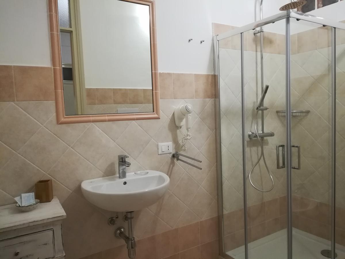 Le Rose Del Viale Hotel Palermo Eksteriør billede